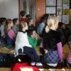 9 lutego 2012 w naszej szkole gościliśmy babcię Amelki z klasy 1, która opowiedziała dzieciom o historii strojów ludowych. Dziękujemy za wspaniałe spotkanie!